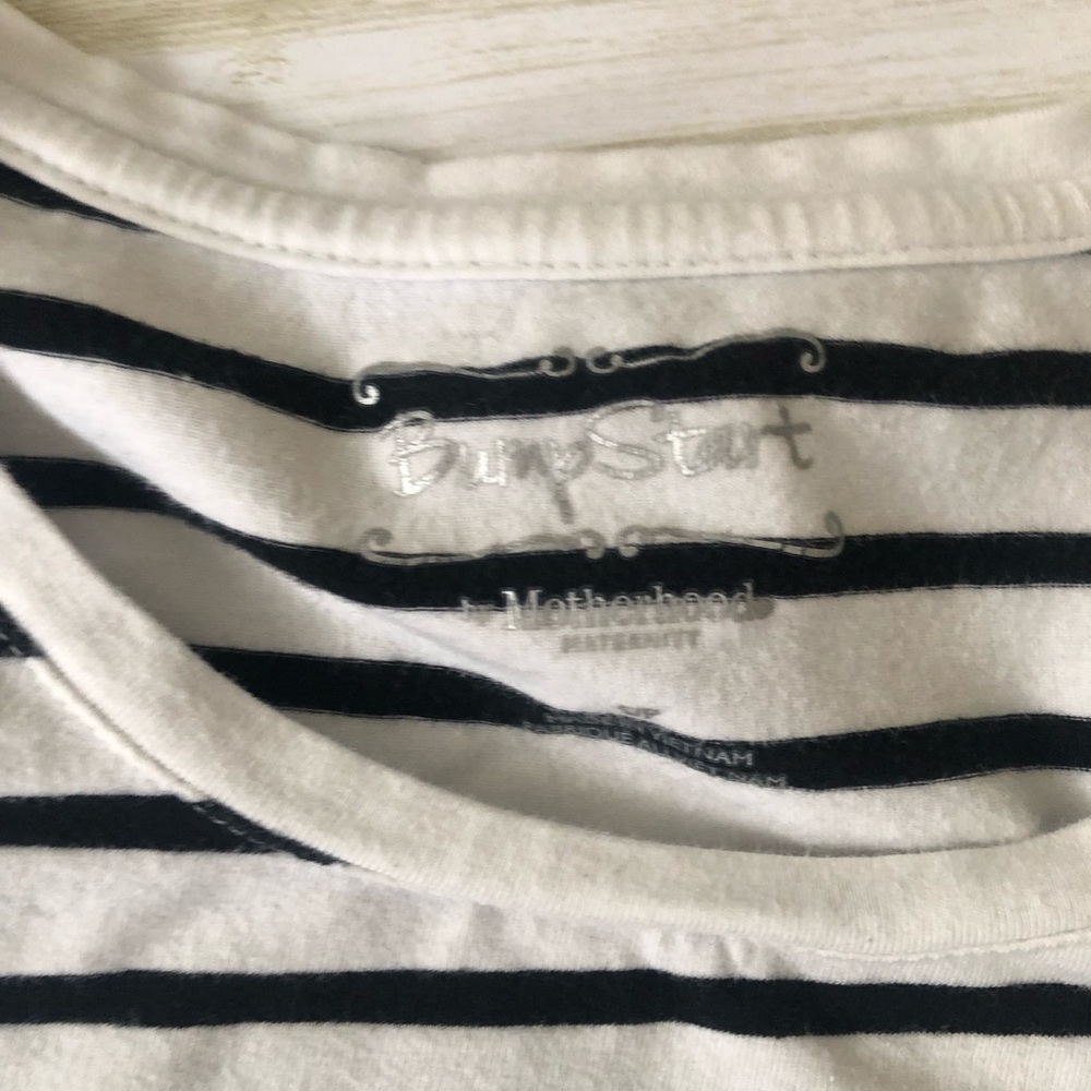 Old navy and Liz Lange maternity two shirt lot size small S 0 2. - Picture 3 of 3